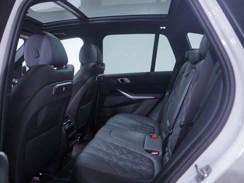 Used 2026 BMW X5 sDrive40i w/ M Sport Package image 9