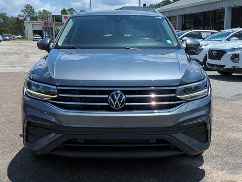 Used 2024 Volkswagen Tiguan SE FWD image 9