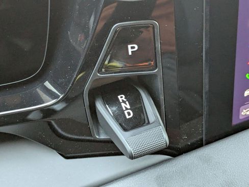 New 2026 Porsche Macan Electric RWD image 19