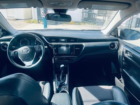 Used 2018 Toyota Corolla SE FWD image 6