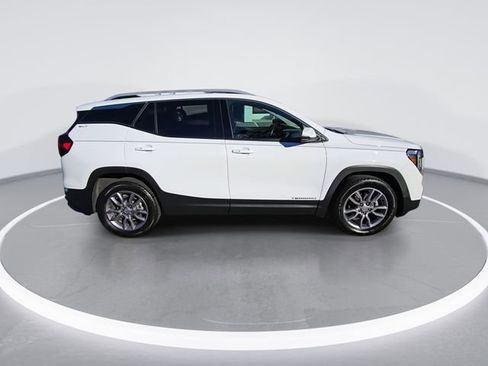 Certified 2024 GMC Terrain SLT image 9