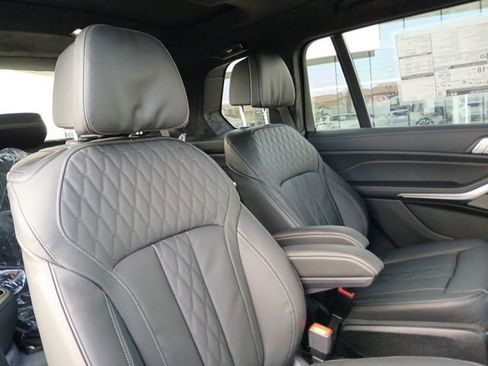 New 2026 BMW X7 M60i image 13