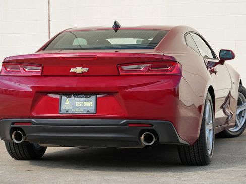 Used 2017 Chevrolet Camaro LT RWD image 4