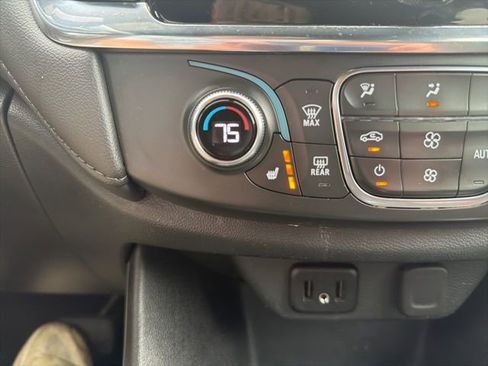 Used 2023 Chevrolet Traverse LT image 34