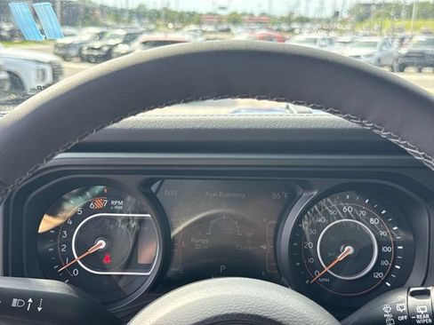 Used 2026 Jeep Wrangler Unlimited Rubicon AWD/4WD image 15