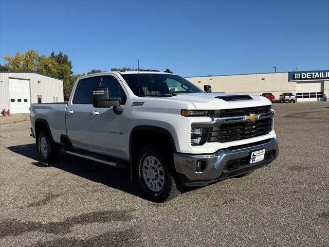 Used 2024 Chevrolet Silverado 3500 LT w/ Convenience Package AWD/4WD image 2