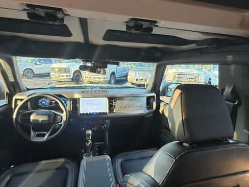 Used 2025 Ford Bronco Badlands AWD/4WD image 11