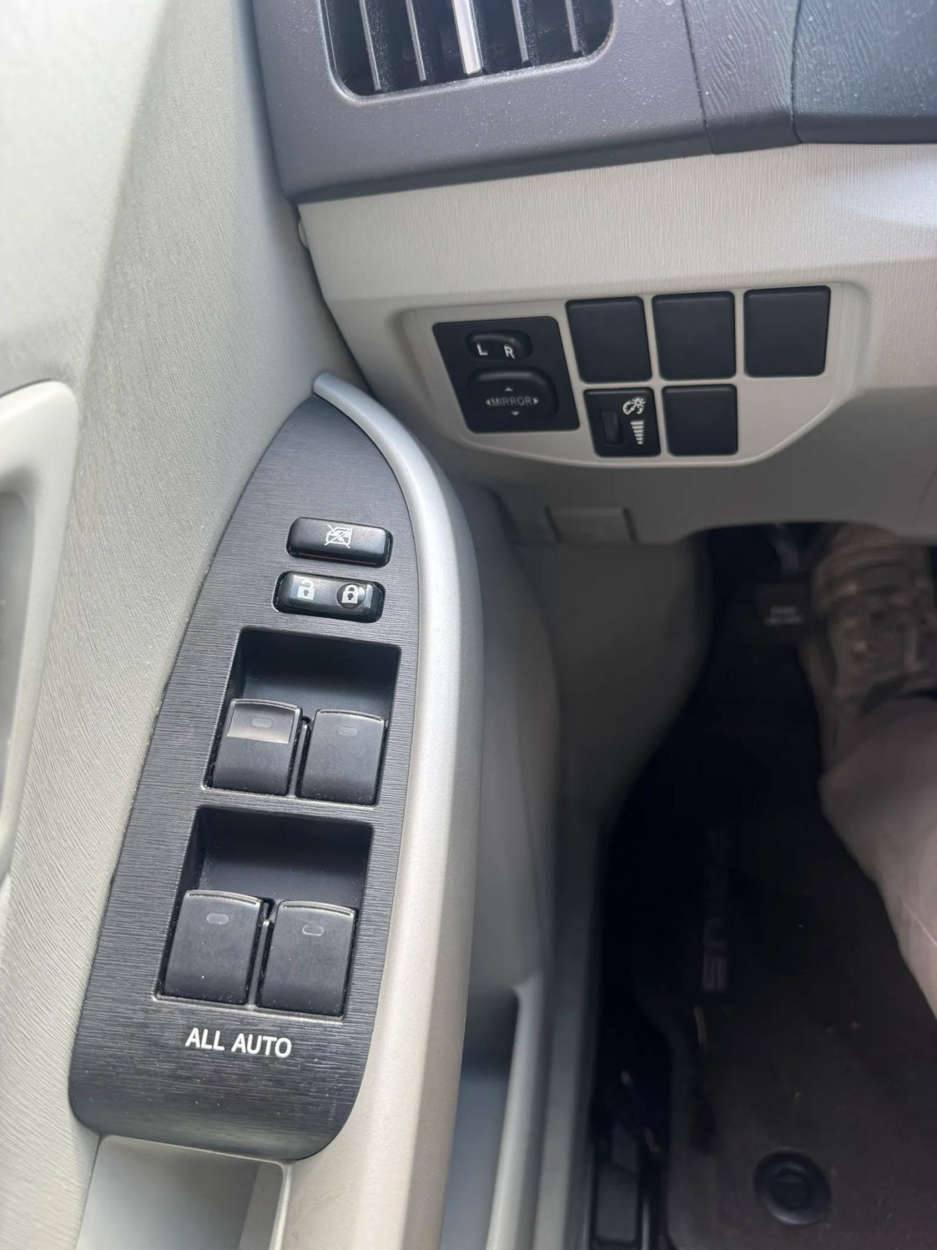 Used 2012 Toyota Prius Two FWD image 27