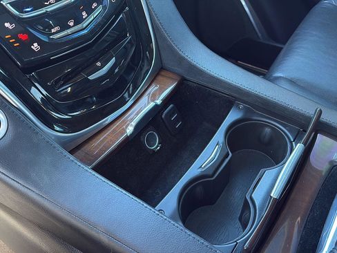 Used 2017 Cadillac Escalade ESV Luxury image 17