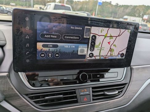 Used 2024 Nissan Altima 2.5 SV w/ SV Premium Package image 15