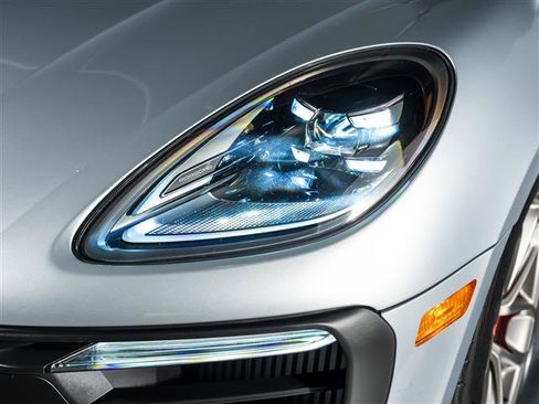 Certified 2026 Porsche Macan GTS AWD/4WD image 12