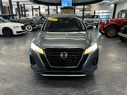 Used 2021 Nissan Kicks S FWD image 2