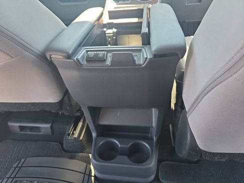 Used 2024 Toyota Sienna LE FWD image 22
