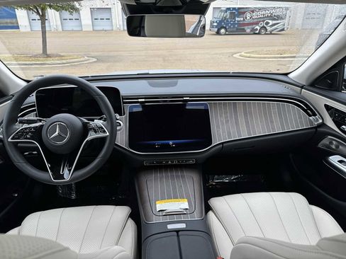 Used 2026 Mercedes-Benz E 350 4MATIC Sedan image 14