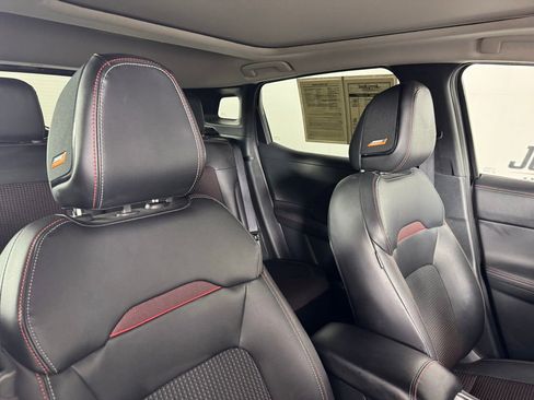 Used 2025 Nissan Kicks SR w/ SR Premium Package image 34