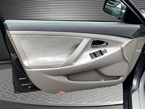 Used 2009 Toyota Camry LE FWD image 19