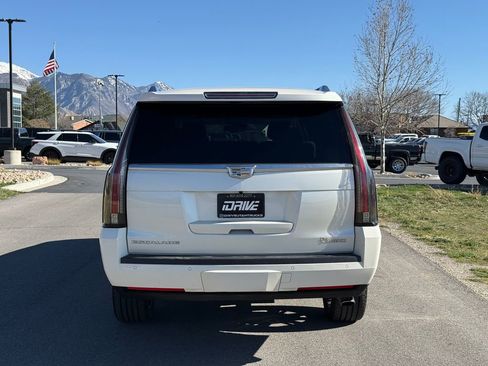 Used 2015 Cadillac Escalade ESV Premium RWD image 11