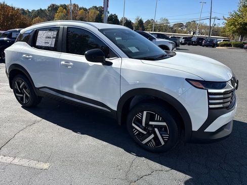 New 2026 Nissan Kicks SV image 7