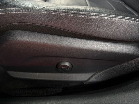 Used 2018 Mercedes-Benz C 300 Sedan w/ Premium Package image 38