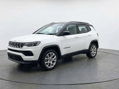 Used 2025 Jeep Compass Limited AWD/4WD image 3