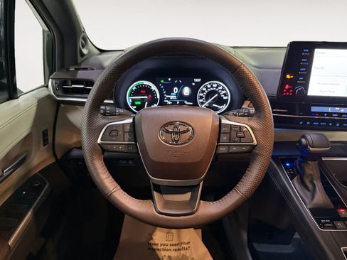 Used 2023 Toyota Sienna Platinum AWD/4WD image 19