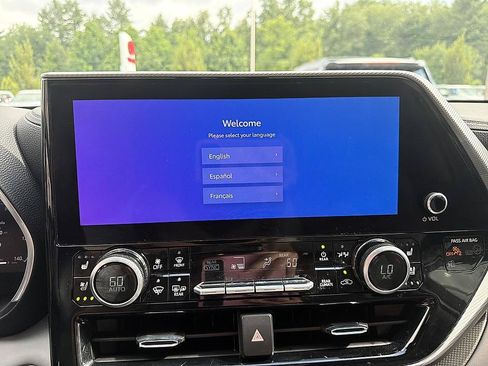 Certified 2026 Toyota Highlander Platinum AWD/4WD image 14