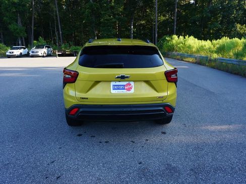 Used 2024 Chevrolet Trax RS FWD image 19