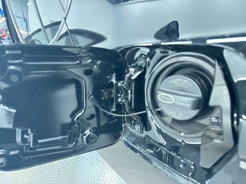 Used 2025 Toyota Camry XLE image 38