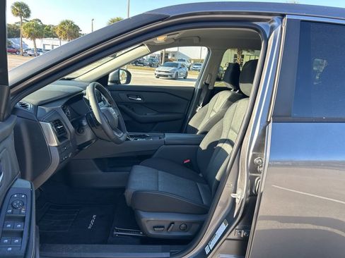 Certified 2025 Nissan Rogue SV image 17