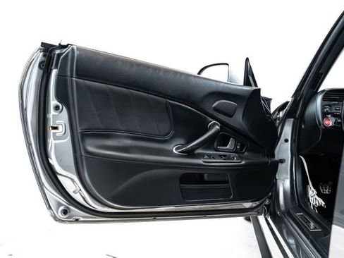 Used 2005 Honda S2000 image 17