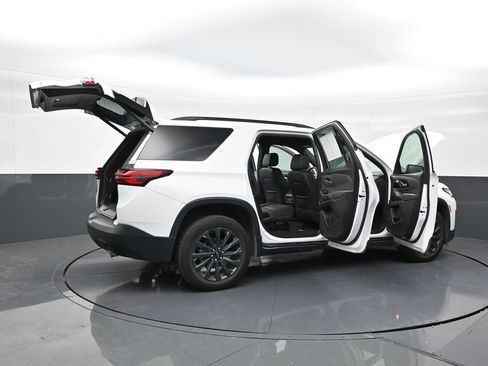 Used 2024 Chevrolet Traverse RS FWD image 28