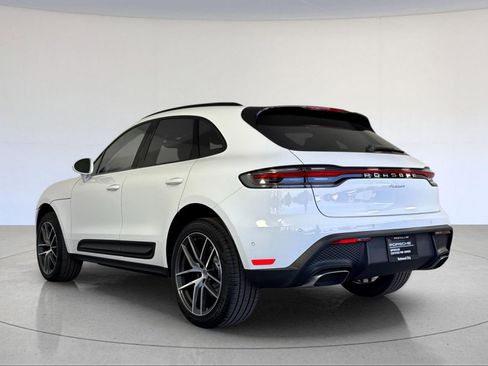 Certified 2025 Porsche Macan image 3