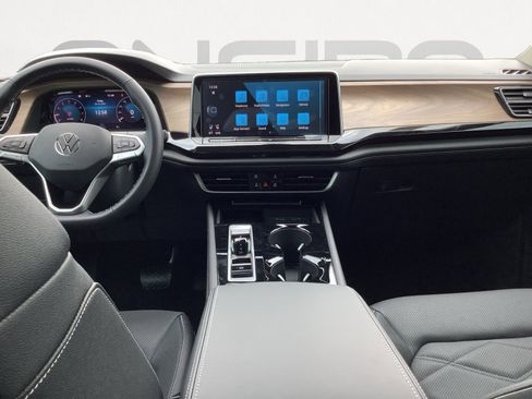 New 2025 Volkswagen Atlas SE FWD image 14