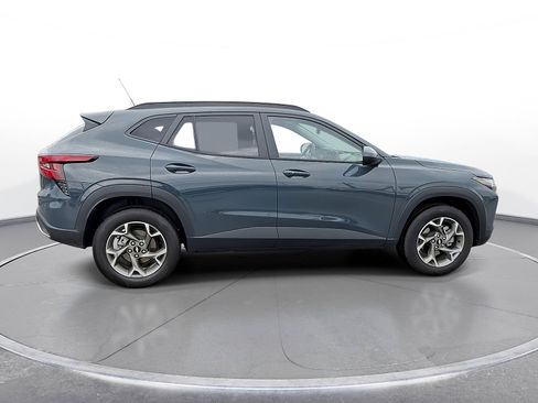 Used 2026 Chevrolet Trax LT w/ Driver Confidence Package FWD image 8