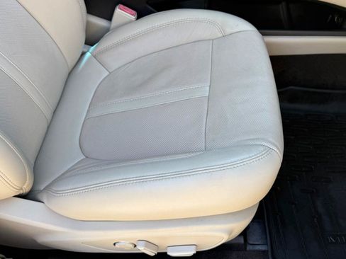 Used 2020 Lincoln MKZ Reserve FWD image 17