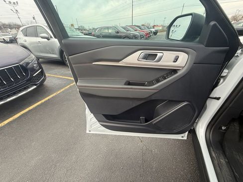 Used 2025 Ford Explorer Active w/ Active Comfort Package image 11