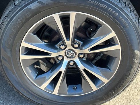Used 2018 Toyota Highlander LE image 5