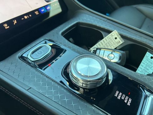 Used 2024 Jeep Wagoneer Launch Edition image 7