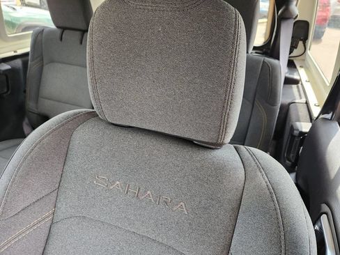Used 2024 Jeep Wrangler Unlimited Sahara AWD/4WD image 6