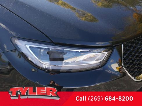 New 2026 Chrysler Pacifica Limited image 10