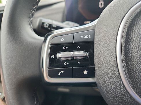 Used 2025 Kia Carnival FWD image 30