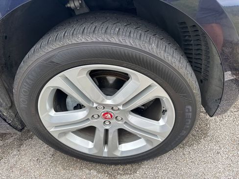 Used 2019 Jaguar F-PACE R-Sport AWD/4WD image 4