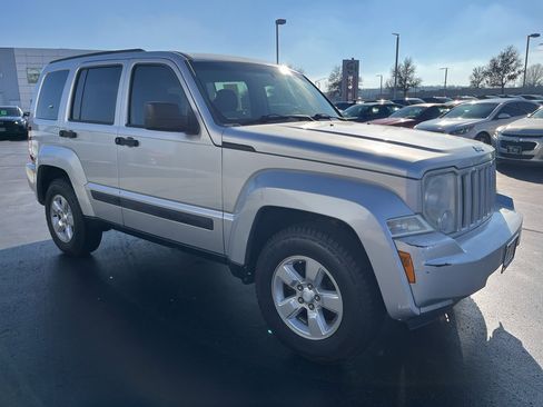 Used 2010 Jeep Liberty Sport image 5