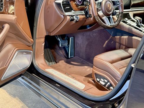 Used 2018 Porsche Panamera Turbo image 44