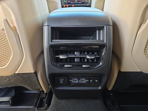 Used 2023 Jeep Grand Cherokee Limited w/ Luxury Tech Group II image 22