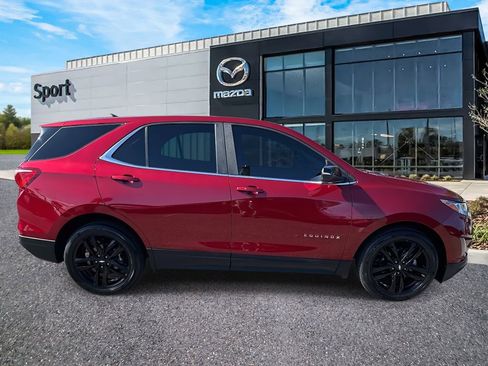 Used 2021 Chevrolet Equinox LT image 2