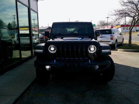 Used 2023 Jeep Wrangler Unlimited Rubicon 4xe w/ Cold Weather Group AWD/4WD image 3