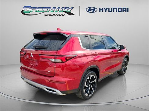 Used 2024 Mitsubishi Outlander image 4
