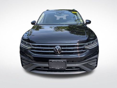 Used 2023 Volkswagen Tiguan SE AWD/4WD image 9