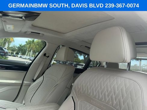 Used 2022 BMW ALPINA B7 xDrive AWD/4WD image 29